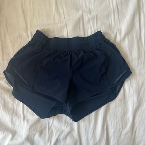 lululemon hotty hot shorts!!